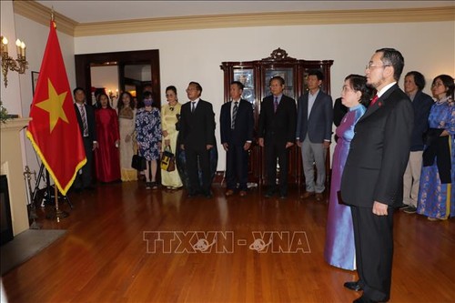 Vietnamitas en Canadá conmemoran Día Nacional  - ảnh 1