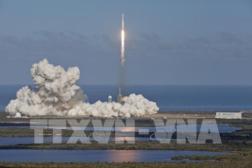 SpaceX lleva a cuatro astronautas a la Estación Espacial Internacional - ảnh 1