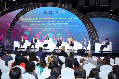 Efectúan en Hanói un foro empresarial sobre el desarrollo sostenible - ảnh 1