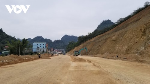 La autopista Dong Dang – Tra Linh promueve el comercio transfronterizo - ảnh 1
