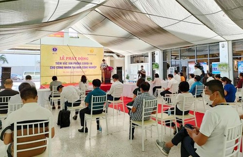 Implementan programa de vacunación a trabajadores en parques industriales de Vietnam - ảnh 1