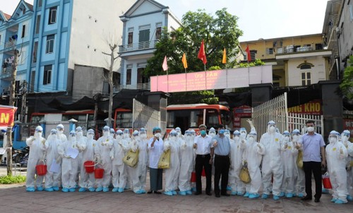 Unos 26 mil voluntarios listos a tomar parte en combate anticovid-19 en Bac Ninh y Bac Giang - ảnh 1