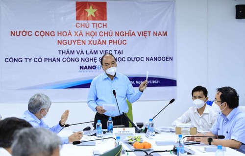 Presidente de Vietnam solicita acelerar la prueba de vacuna Nanocovax  - ảnh 1