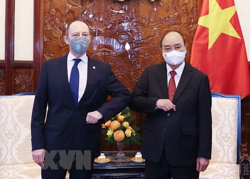 Embajador de Uruguay desea impulsar relaciones con Vietnam - ảnh 1