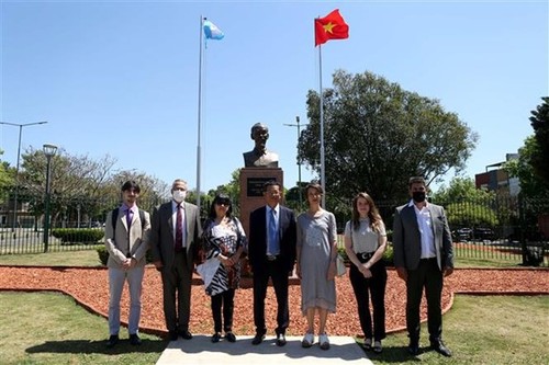 Buenos Aires rinde homenaje al presidente Ho Chi Minh - ảnh 1