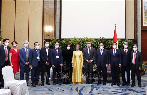 Presidente vietnamita recibe a firmas singapurenses líderes en innovación - ảnh 1