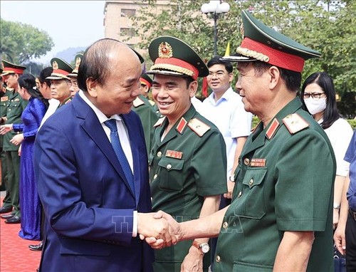Presidente de Vietnam visita Zona Militar 1 en Thai Nguyen - ảnh 1