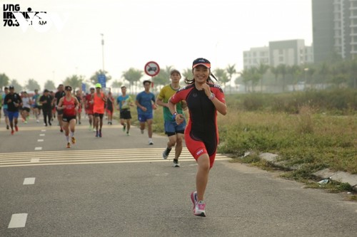 Unos 2.500 atletas llegan a Da Nang para el triatlón más grande de Vietnam - ảnh 1