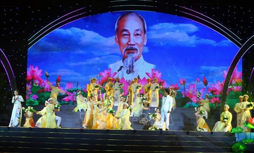 Programa de arte en honor de la tierra natal del presidente Ho Chi Minh  - ảnh 1