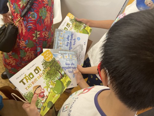 Iniciativa de la embajada de España en Vietnam para la educación ambiental en los niños - ảnh 2