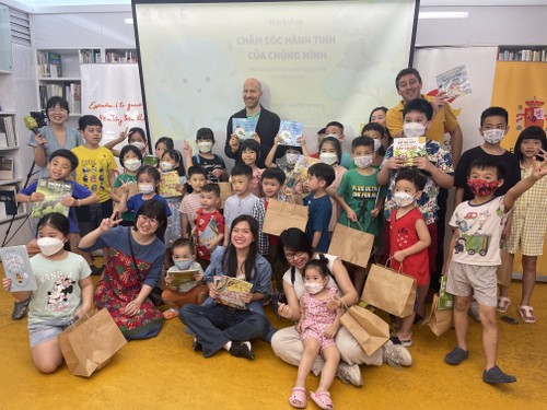 Iniciativa de la embajada de España en Vietnam para la educación ambiental en los niños - ảnh 1
