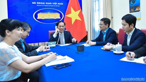 Cancilleres de Vietnam y Omán intercambian ideas sobre cooperación económica - ảnh 1