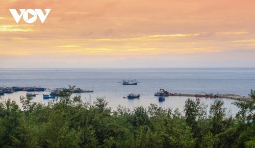 Descubrir la isla más remota de Vietnam en el golfo de Tonkín - ảnh 12