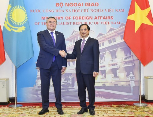 Vietnam y Kazajstán aumentan intercambio de delegaciones a todos los niveles - ảnh 1