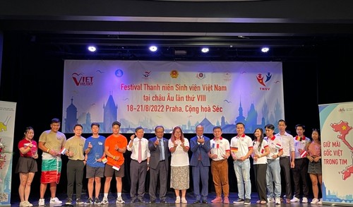 Celebran octavo Festival de la Juventud y Estudiantes Vietnamitas en Europa - ảnh 1