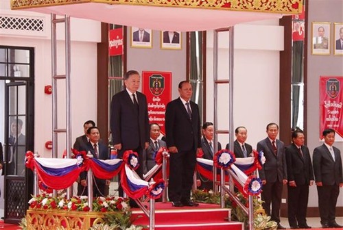 Ministro de Seguridad Pública de Vietnam se reúne con dirigentes de Laos - ảnh 1
