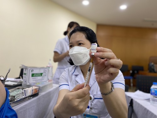 Más de 21.000 pacientes recuperados de covid-19 en Vietnam el lunes - ảnh 1