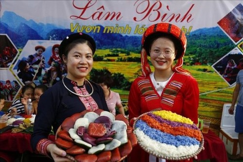 Festival del Medio Otoño en Tuyen Quang - ảnh 11