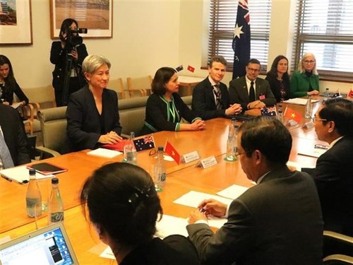 Canciller vietnamita realiza visita de cortesía al primer ministro de Australia - ảnh 1