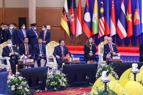 Premier de Vietnam asiste al II Diálogo Global de la ASEAN - ảnh 1