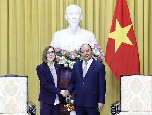 Presidente de Vietnam recibe a la gobernadora de Oregón, Estados Unidos - ảnh 1