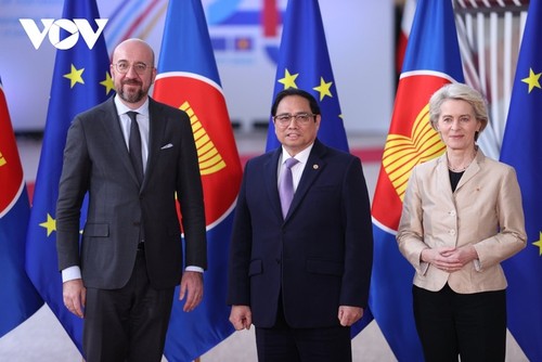 Primer ministro asiste a Cumbre que celebra 45 años de relaciones ASEAN-UE  - ảnh 1