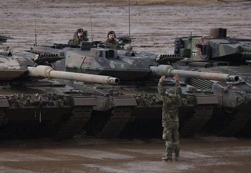 La UE otorga el séptimo paquete de asistencia militar a Ucrania - ảnh 1