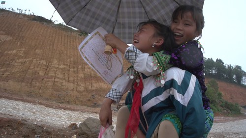 “Hijas de la niebla”, documental vietnamita premiado en festivales internacionales de cine - ảnh 1