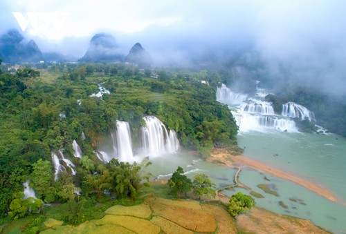 Cascada de Ban Gioc entre fronteras naturales más hermosas del mundo - ảnh 1