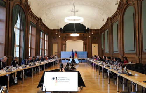 Comisión Mixta Vietnam-Alemania debate cooperación económica - ảnh 1