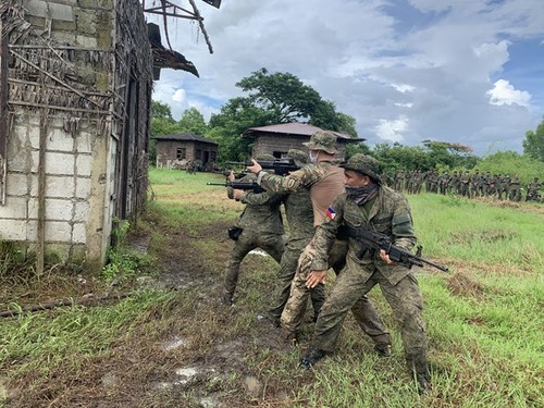 Filipinas y Estados Unidos realizan ejercicios militares conjuntos - ảnh 1