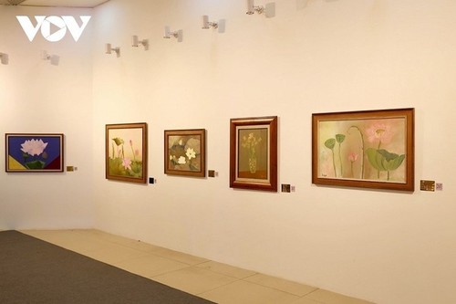 Exposición de arte que honra la belleza de la flor de loto - ảnh 4