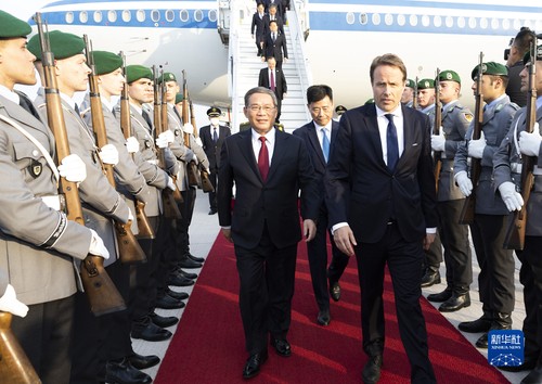 Primer ministro de China inicia visita a Europa - ảnh 1