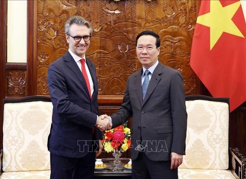 Alto representante de la UE recibido por presidente de Vietnam - ảnh 1