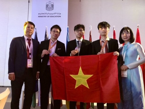 Vietnam gana tres medallas en Olimpiada Internacional de Biología 2023  - ảnh 1