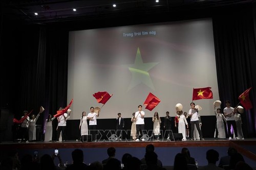 Estudiantes vietnamitas en Australia promueven la positiva imagen del país - ảnh 1