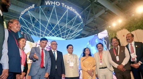 Vietnam participa en la Cumbre Mundial de Medicina Tradicional en India - ảnh 1