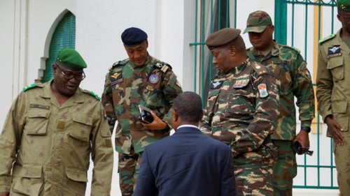 Gobierno militar de Níger mantiene negociaciones simultáneas con Francia y la CEDEAO - ảnh 1