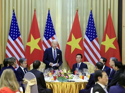 Visita de Biden a Vietnam pudiera generar nueva ola de interés en inversiones, según Nikkei - ảnh 1