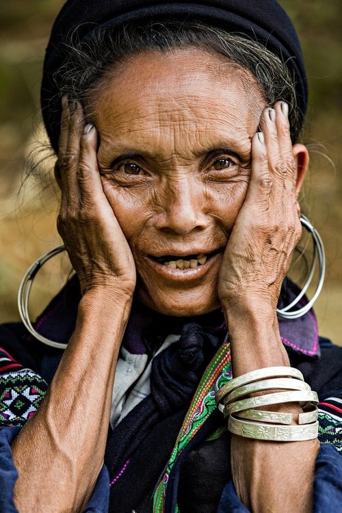 Sonrisas de ancianos de minorías étnicas - ảnh 4