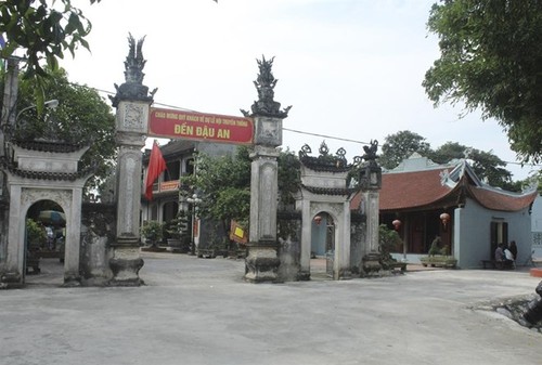 Visita al templo de Dau An, reliquia nacional especial en Hung Yen - ảnh 1