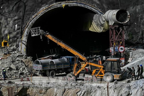 Rescate de trabajadores indios tras 17 días atrapados en túnel - ảnh 1
