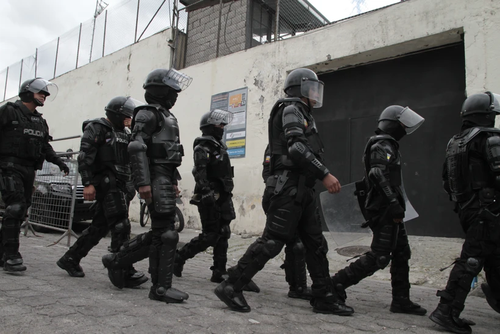 Ecuador: Presos mantienen como rehenes a casi 180 funcionarios penitenciarios - ảnh 1