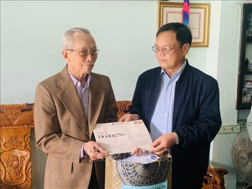 Entregan regalos a los “testigos de Hoang Sa“ - ảnh 1