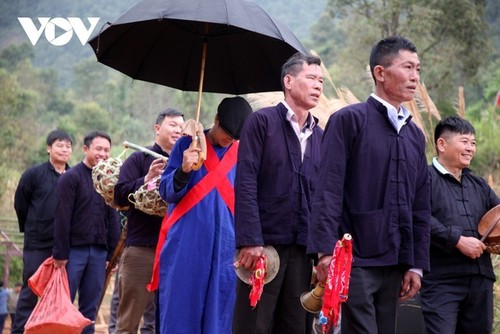 Ceremonia de recogida a la novia de la etnia Giay en Lai Chau - ảnh 4