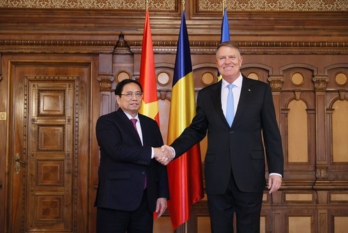 Presidente rumano: Vietnam es el socio más importante en el Sudeste Asiático - ảnh 1