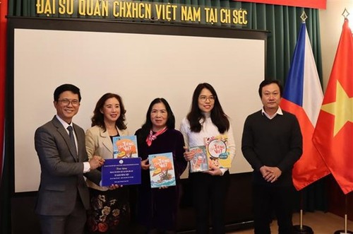Vietnamitas en República Checa actualizados sobre mecanismo y política de desarrollo de Ciudad Ho Chi Minh - ảnh 1