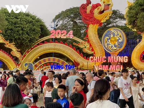 Ba Ria Vung Tau acoge gran número de visitantes en primeros días del Año Nuevo Lunar - ảnh 1