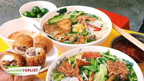 Business Insider presenta cinco restaurantes callejeros de Hanói con estrellas Michelin - ảnh 1