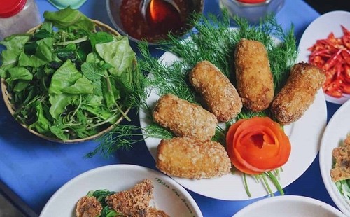 Business Insider presenta cinco restaurantes callejeros de Hanói con estrellas Michelin - ảnh 3